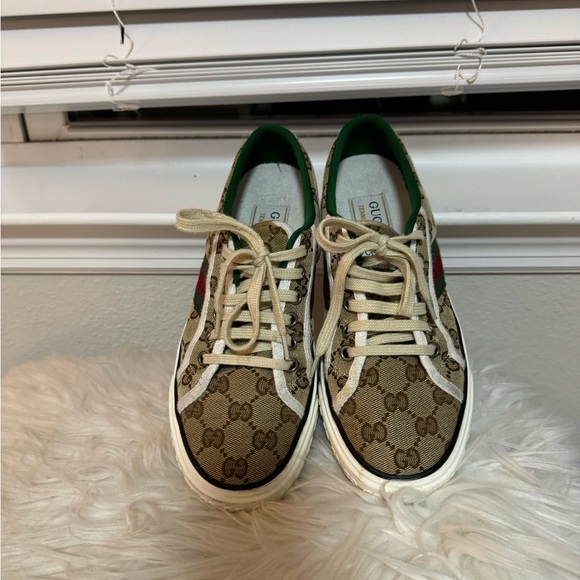 Gucci Beige Sneakers with Green and Red Stripe - Picture 4 of 4